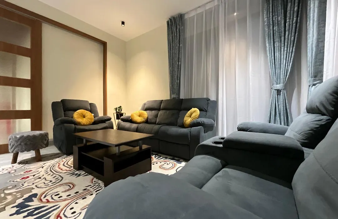 Golden Creeper, Luxe Villa-1